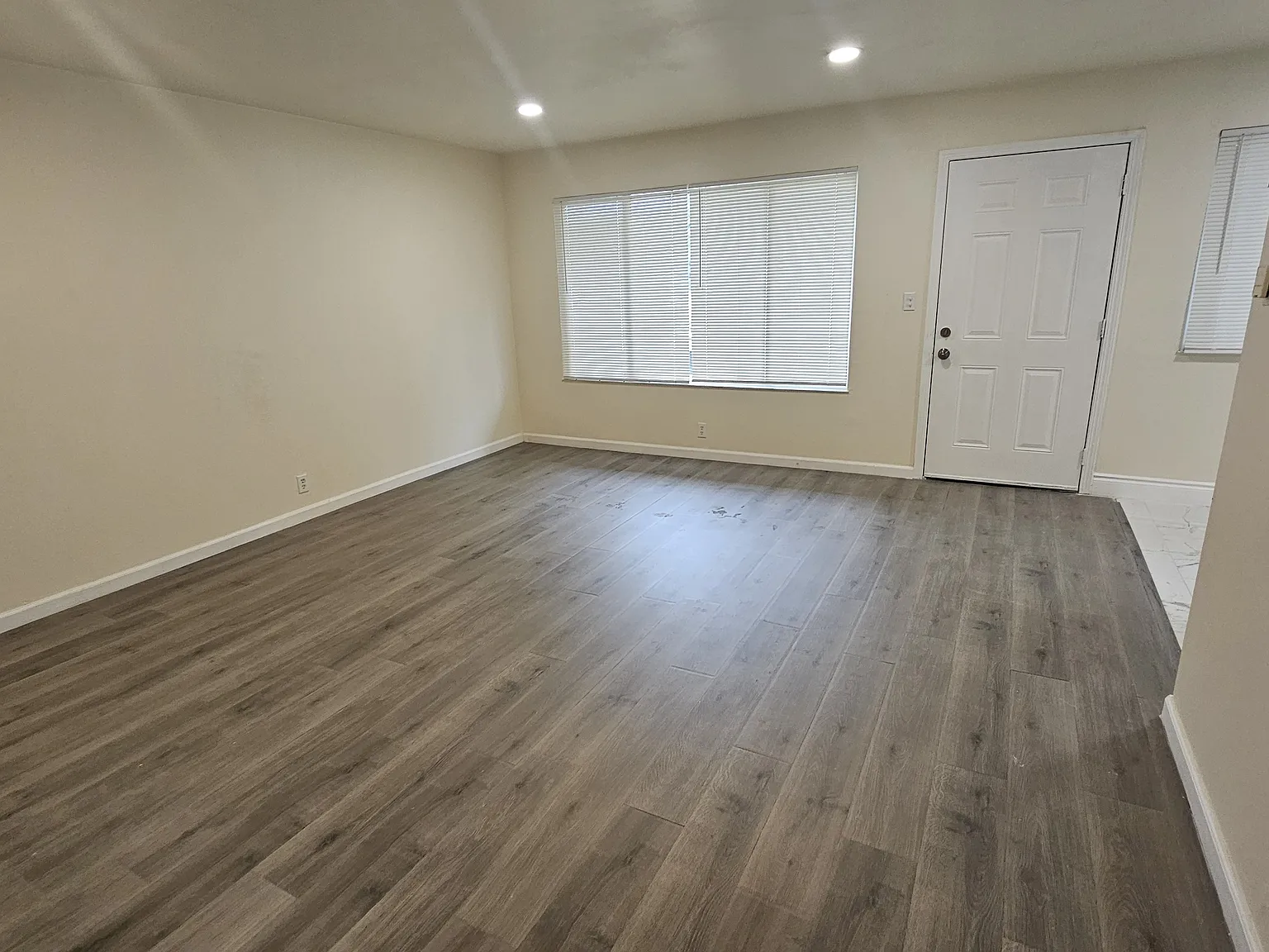 2 bed, 900 sqft, $2,100 — Photo 4