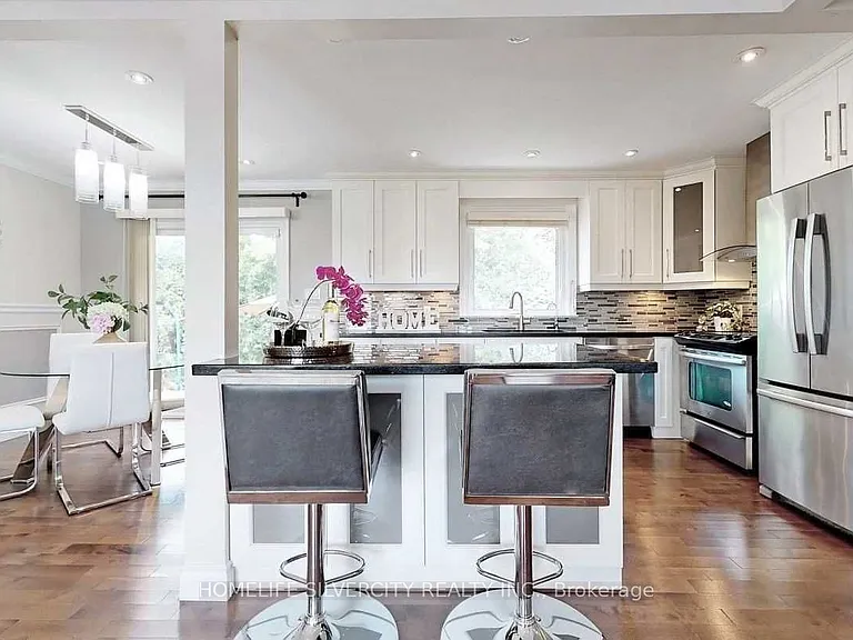 256 Weighton Dr — Photo 5