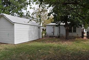 2nd image of 628 S Miles Ave
