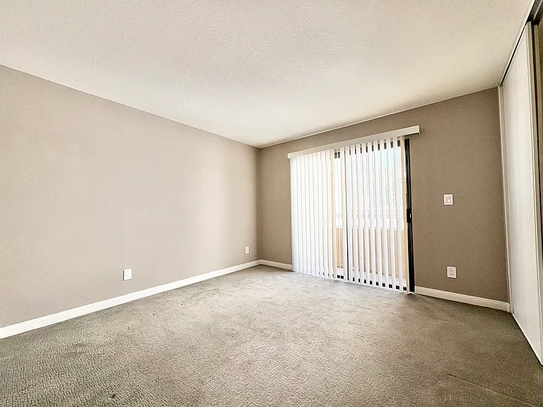 14542 Burbank Blvd #3 — Photo 10
