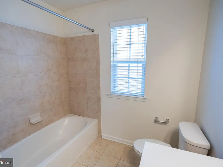 610 Kent Ct — Photo 28