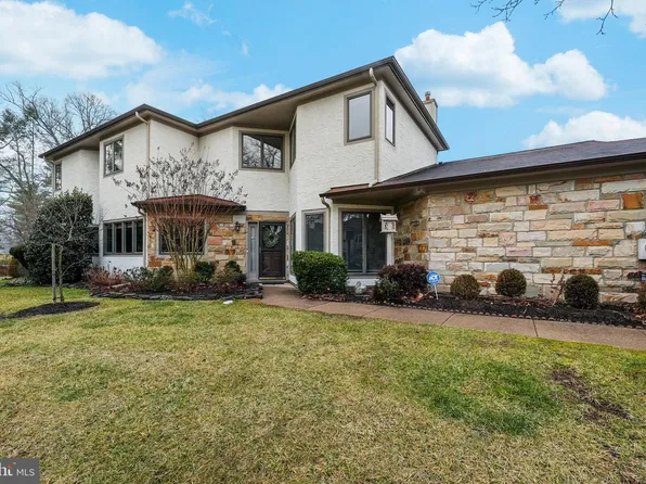 5 Marvin Ct, Lawrence Township, NJ 08648