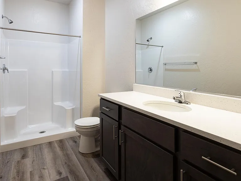 1456 sqft - Master Bathroom