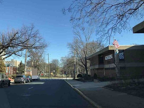 5th image of 919 N Van Buren St