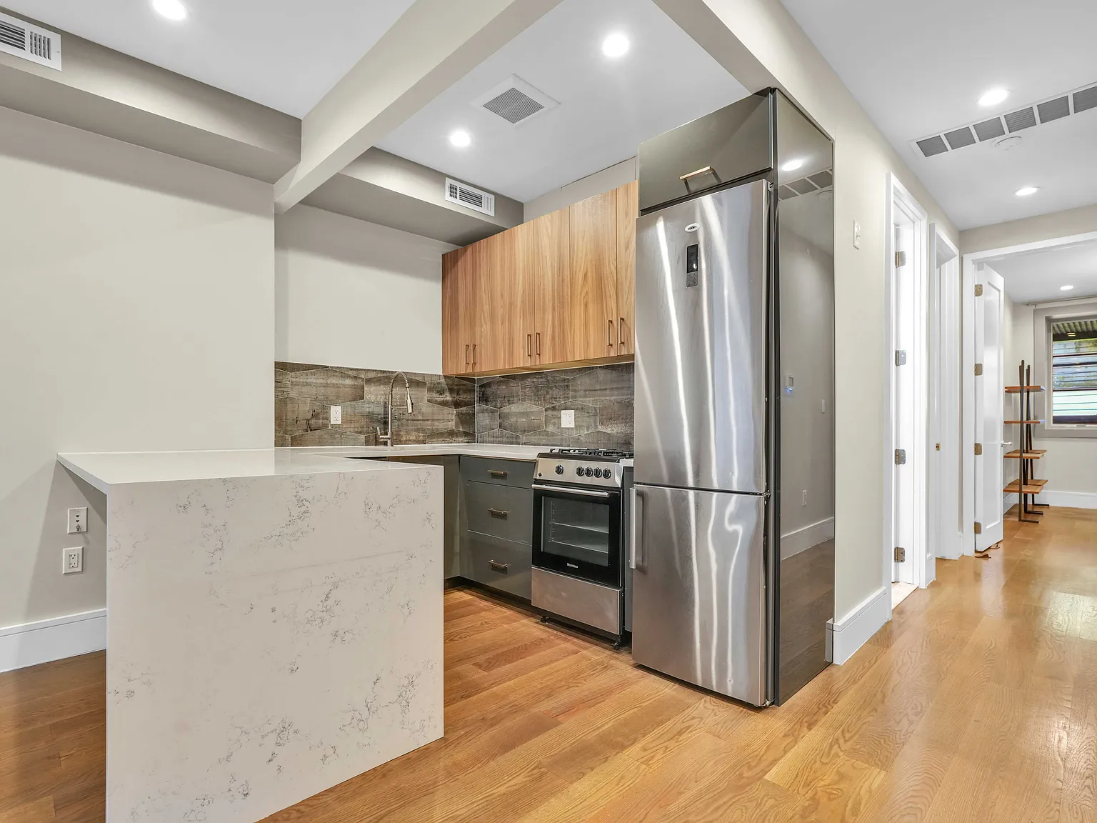 312 Clifton Place — Photo 4
