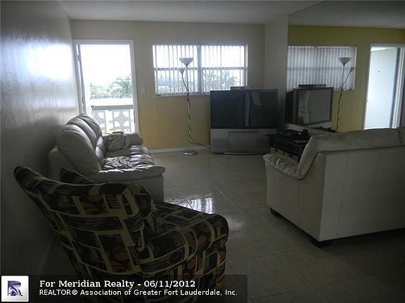 5th image of 941 Crystal Lake Dr APT 404