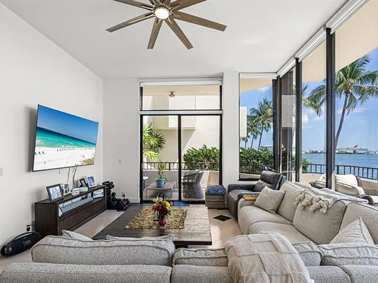 520 Brickell Key Dr #A200 — Photo 2