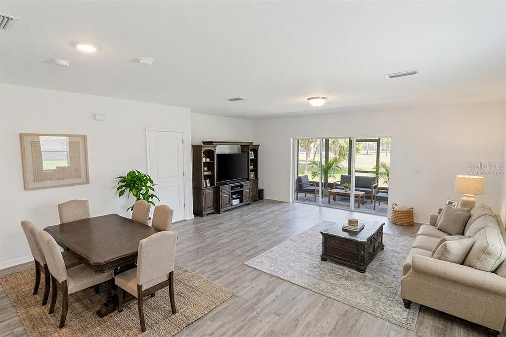 3 bed, 2.5 bath, 1684 sqft, $2,200 — Photo 4