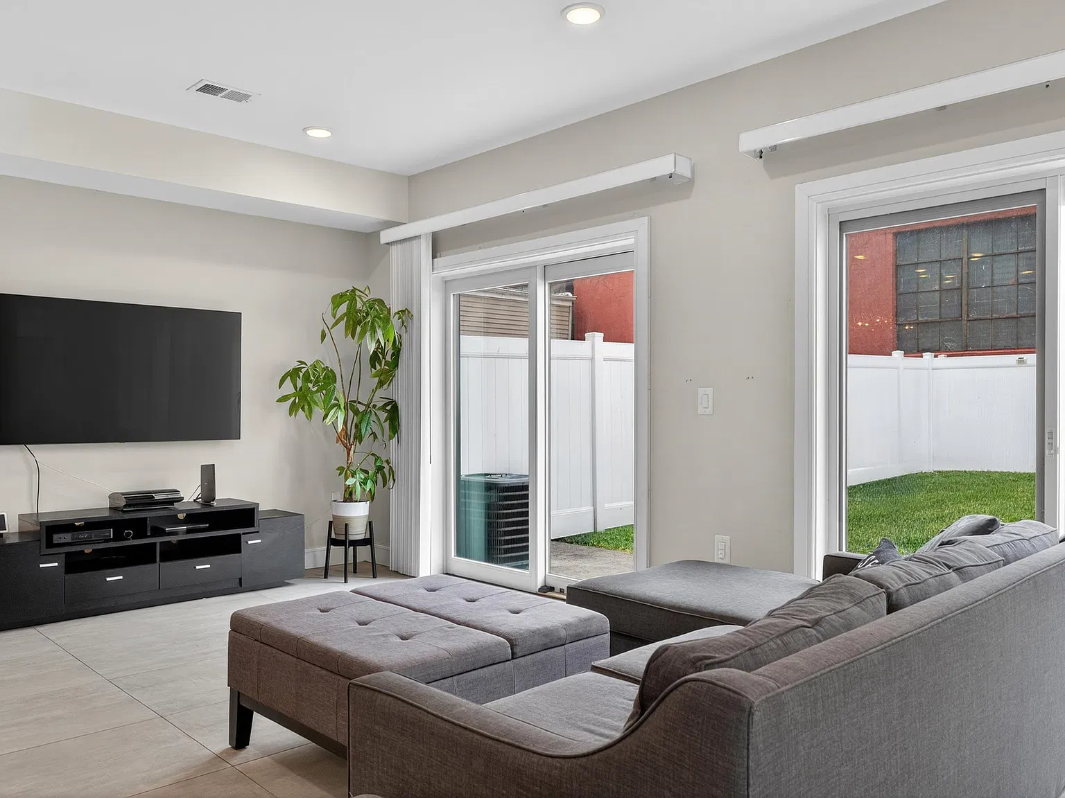 3 bed, 2.5 bath, 1533 sqft, $4,300 — Photo 4