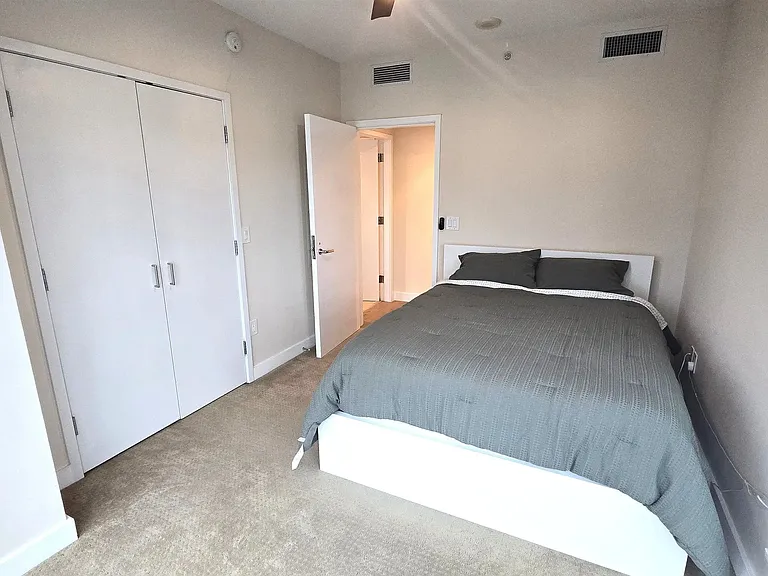 325 7th Ave #1301 — Photo 24