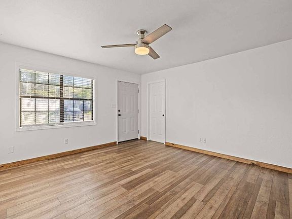 4th image of 506 Greenbay Ave