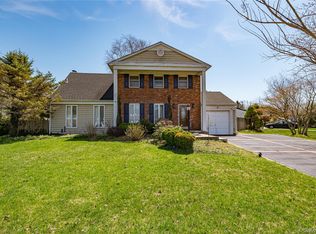 28 Barnsley Crescent, Mount Sinai, NY