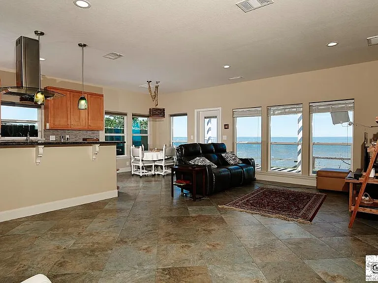 3731 Bayshore Dr — Photo 6