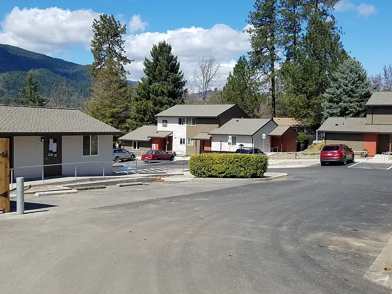 Valerie Hills — Photo 6