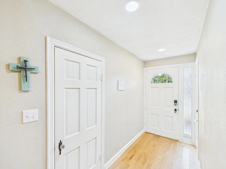 510 S Olive St — Photo 10