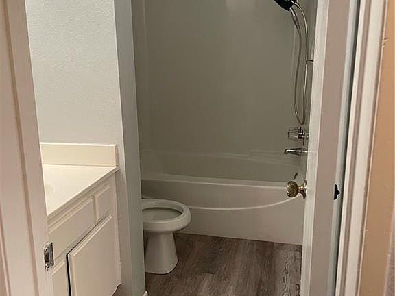 3rd image of 18307 Burbank Blvd Unit 125