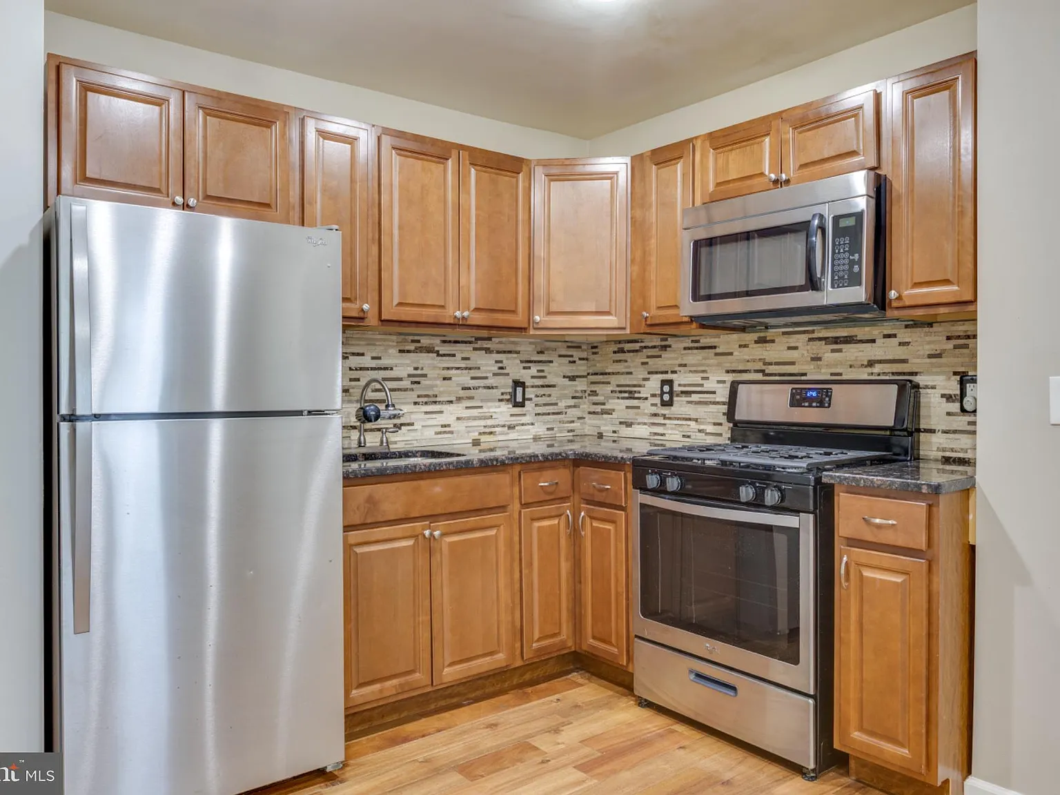 2 bed, 1.0 bath, 1938 sqft, $1,920 — Photo 3