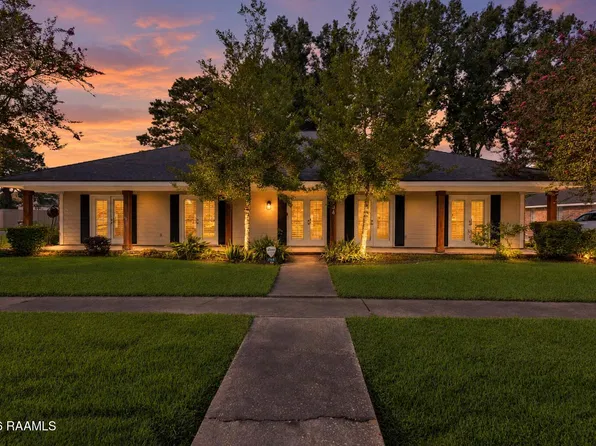 704 Canaan Dr, Lafayette, LA 70508