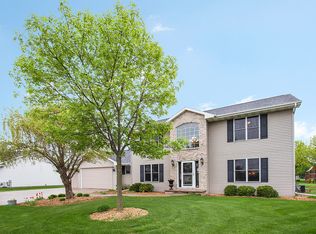 W5985 Sweet Clover Dr, APPLETON, WI 54915