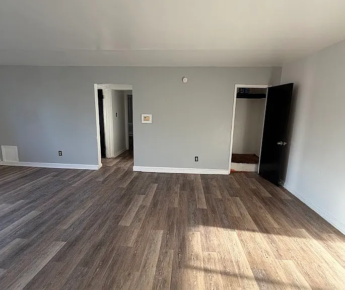 2333 Rustic Rd — Photo 4