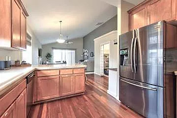 615 E Washington St — Photo 4