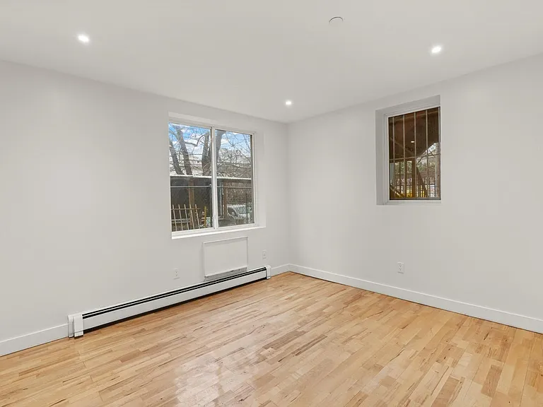 385 Vernon Ave #1E — Photo 9