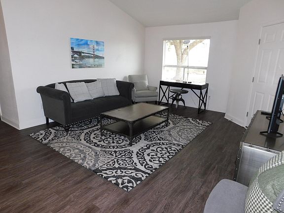 2nd image of 44 Skystone Ct