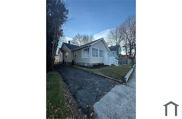 Building Photo - 324 Naugatuck Ave