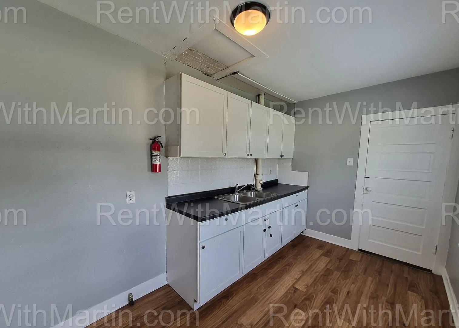 For Rent- 348 Lamont Pets Ok ** — Photo 4