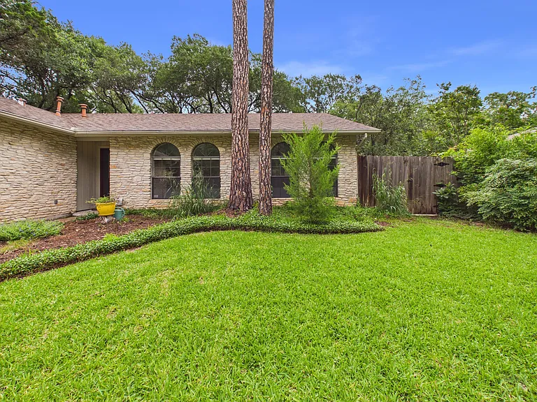 4409 Twisted Tree Dr — Photo 5