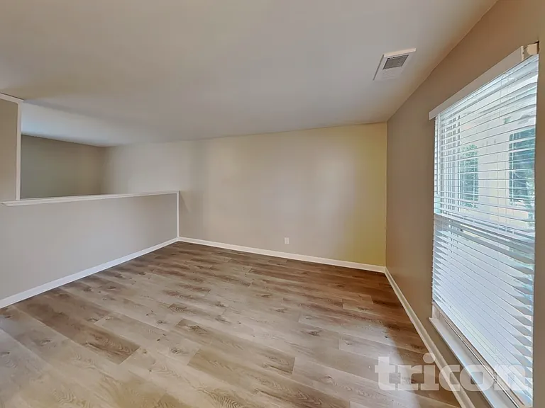 622 Meadowview Dr — Photo 2