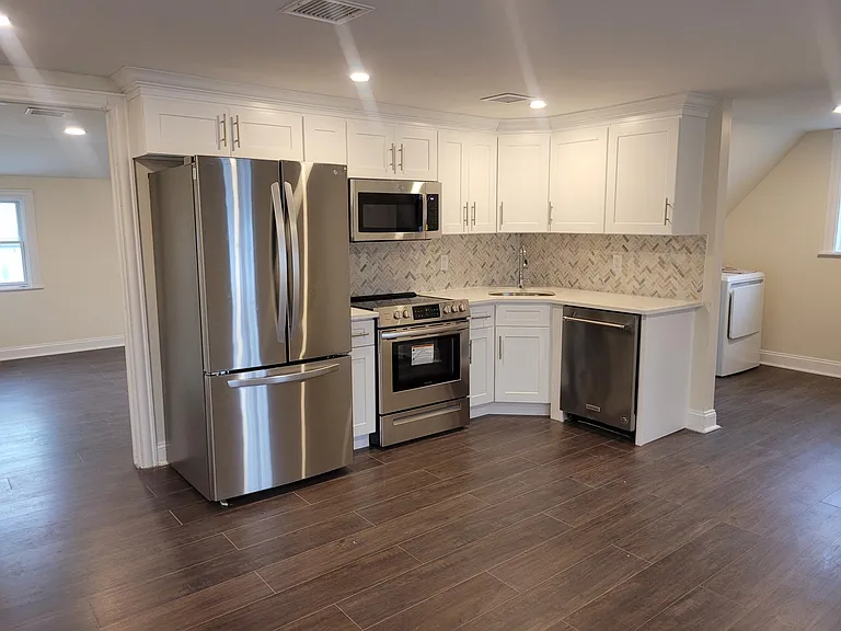 568 Gardiners Ave #2 — Photo 1