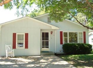 711 Oak St, Wamego, KS 66547