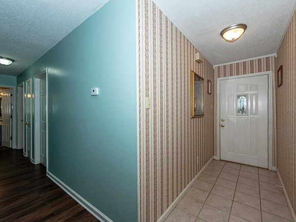 4th image of 858 Greenwich Dr