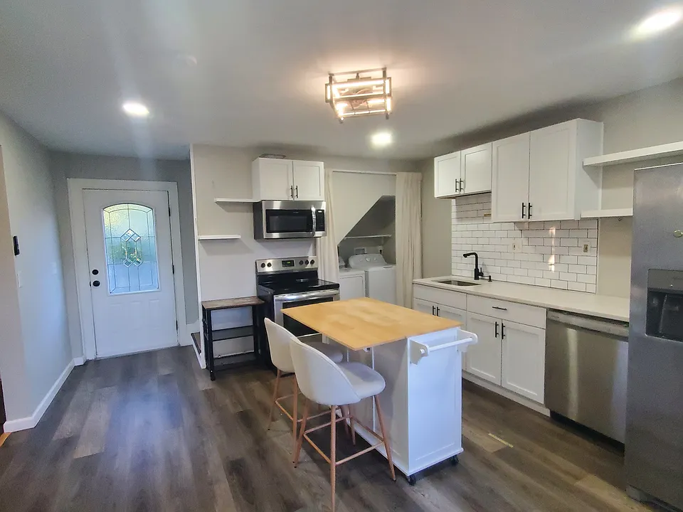352 Main St #3