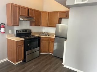 26 Library St #2B, Williamstown, NJ 08094
