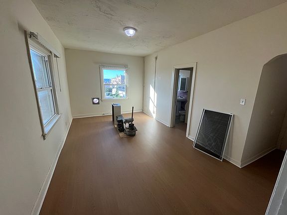 4th image of 3704 W 4th St #409