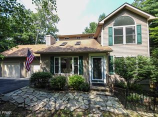 150 W Shore Dr, Milford, PA 18337