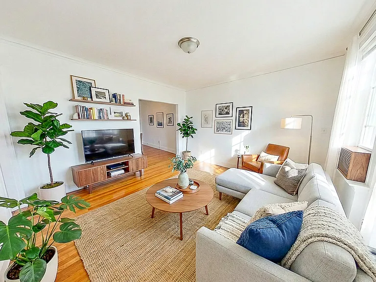 2031 Commonwealth Ave #16 — Photo 3
