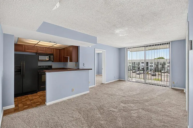 2 bed, 2.0 bath, 728 sqft, $1,750 — Photo 2
