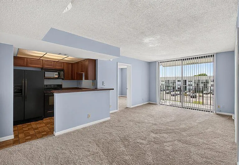 724 Executive Center Dr #31 — Photo 2