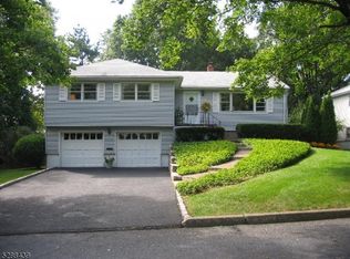 31 Tuers Pl, Montclair, NJ 07043