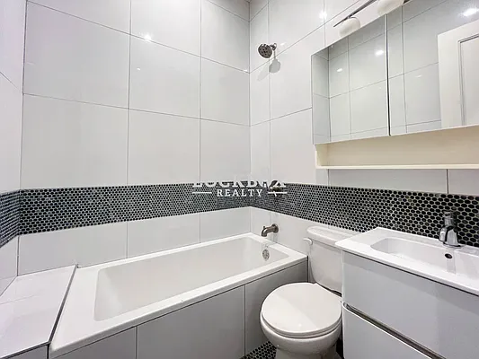 Rented by Lockbox Realty | media 14