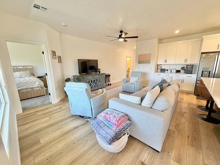 1436 E White Hollow Ln — Photo 7