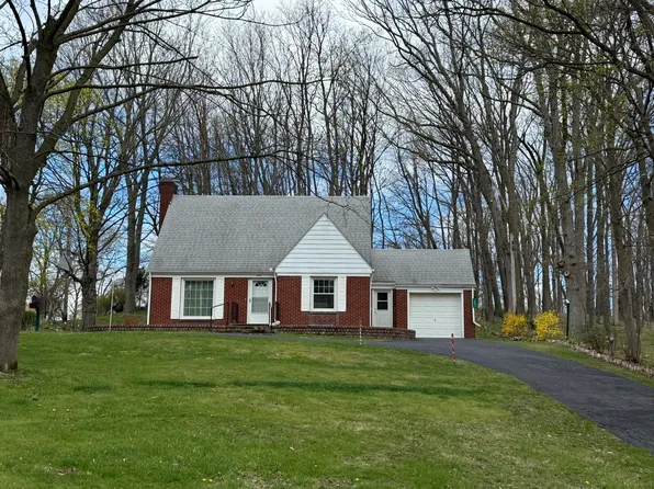 203 W Bacon St, Hillsdale, MI 49242