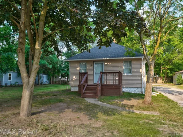 2046 Lambden Rd, Flint, MI 48532