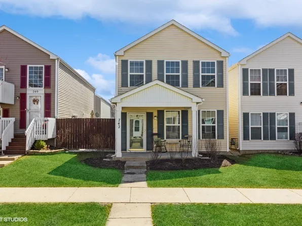 742 Four Seasons Blvd, Aurora, IL 60504