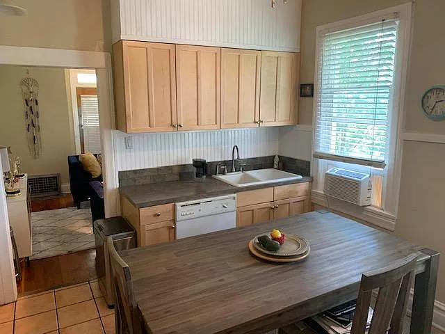 1147 E 200 S — Photo 13