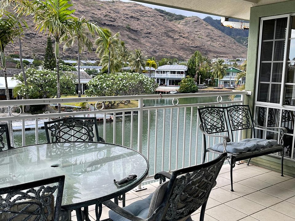 Balcony with gorgeous Marina and Mountain Views