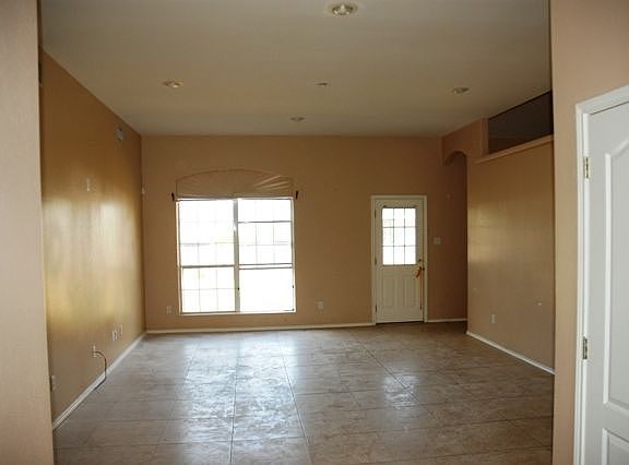 5th image of 1507 Elm Dr